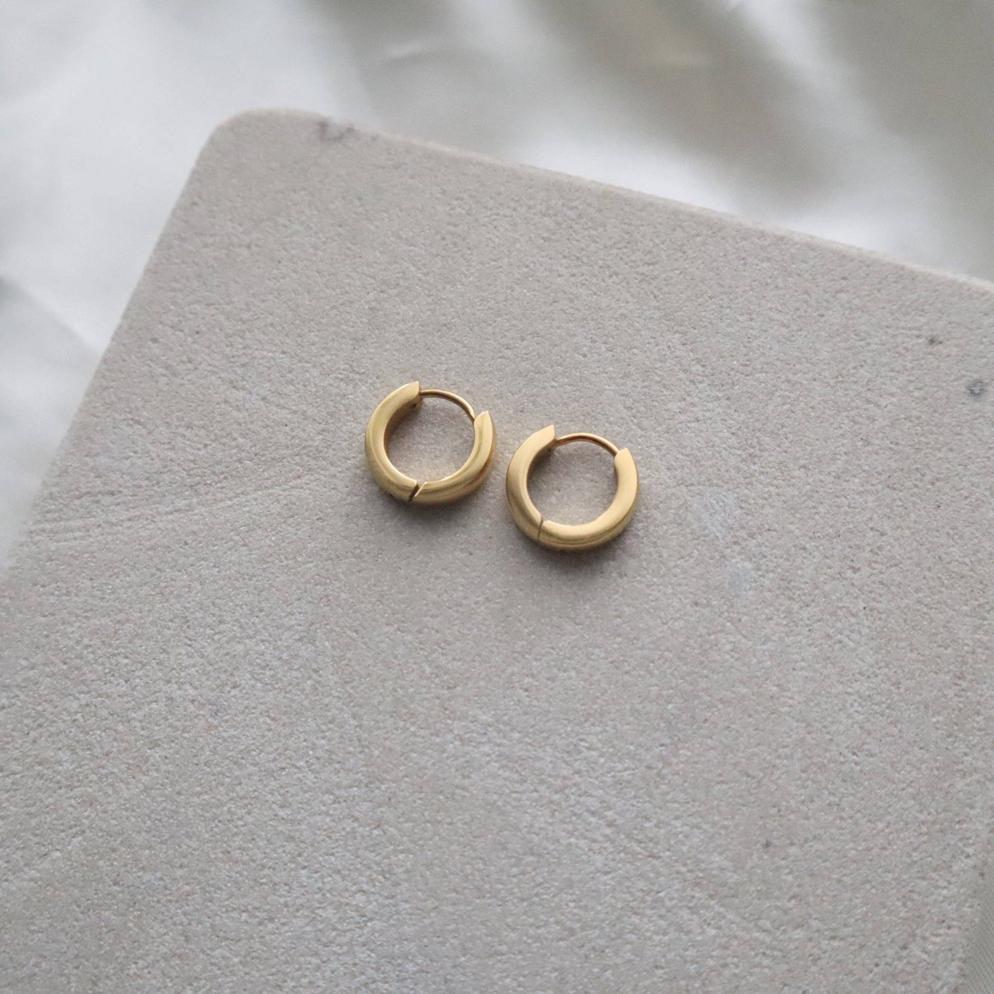 Minimalistic Hoops